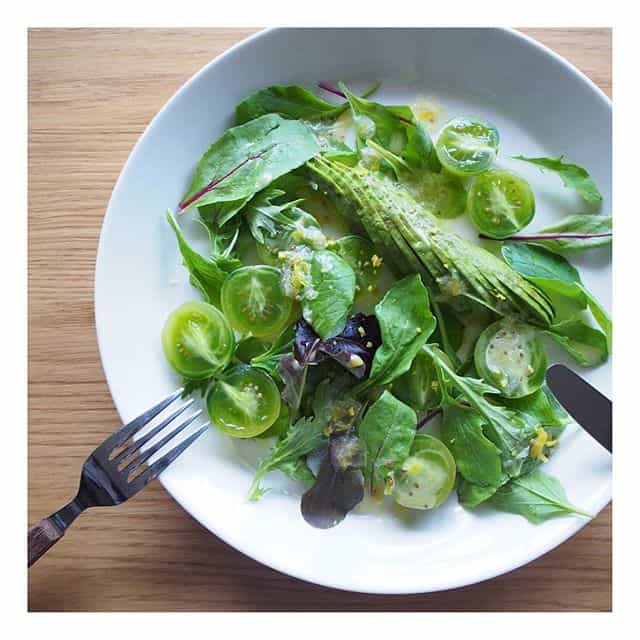 ブーケサラダの盛り付け方 生ハムときゅうりを巻いてお花に見せるサラダの花束