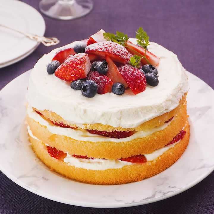 市販のケーキにアイシングクッキートッピング盛り盛りデコ◡̈♩DECO-HANAのフードアート