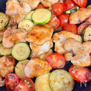 『鶏肉とズッキーニのカレートマト煮込み』ご飯・パンにも合う