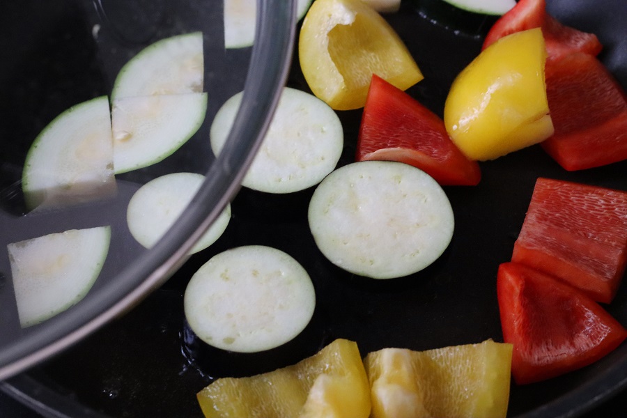 もう料理むり〜！」って時は野菜ひとつでできる「だけレシピ」ほほえみごはん-冷凍で食を豊かに-ニチレイフーズ