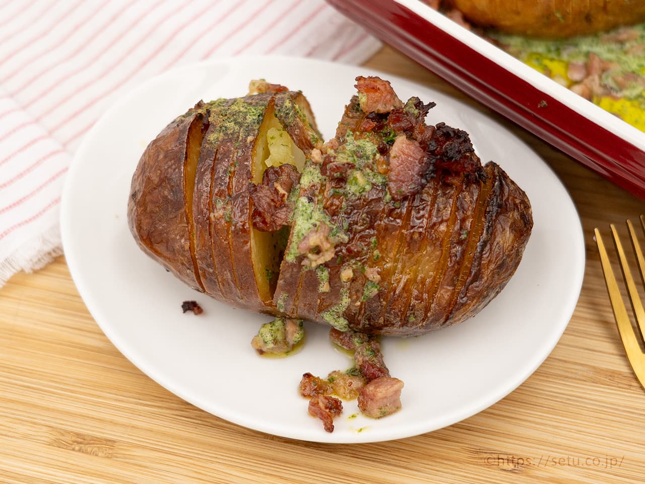 コストコの『ハッセルバックポテト』が大きなジャガイモにパセリソースとレモンで美味しい！買てみた