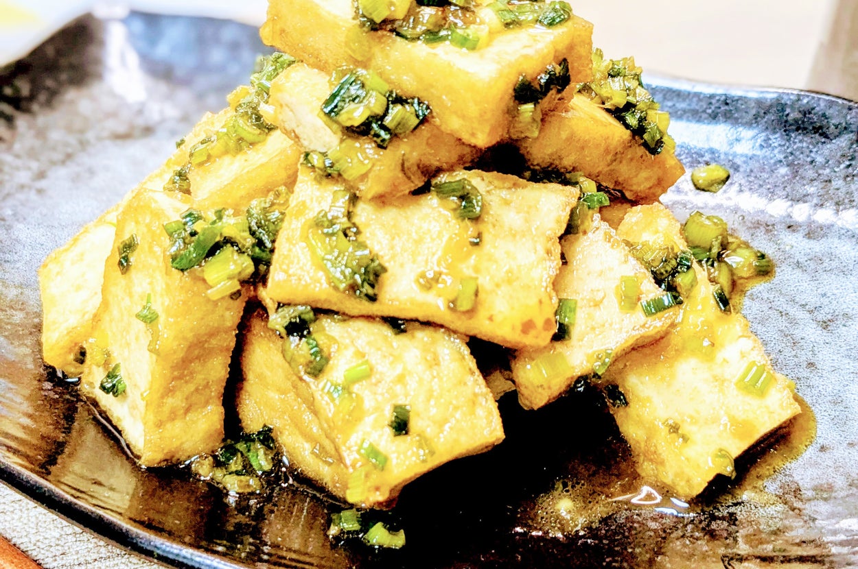 簡単にボリュームおかず♪ 厚揚げと小松菜のめんつゆ煮浸し