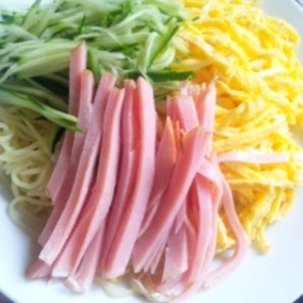 冷たい和節醤油ラーメンのレシピ業務用ラーメンスープ・タレ.com業務用ラーメンスープ、たれ、ガラスープのことなら和弘食品へ