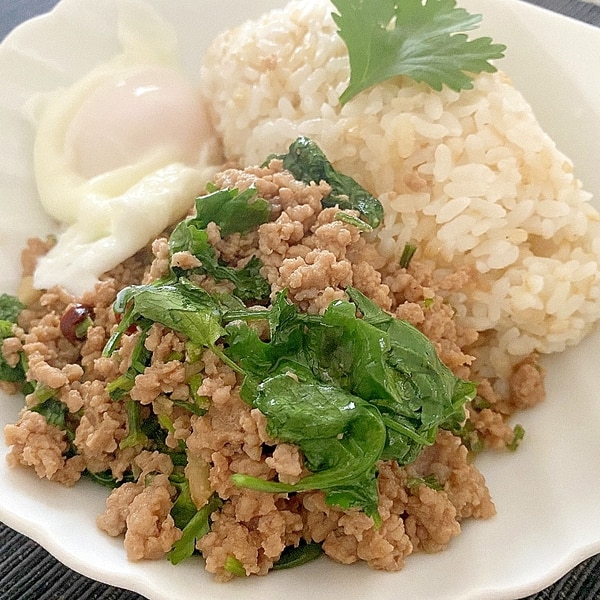 1 2日分のビタミンB1が摂れる！ 豚肉とパクチーのガパオライス