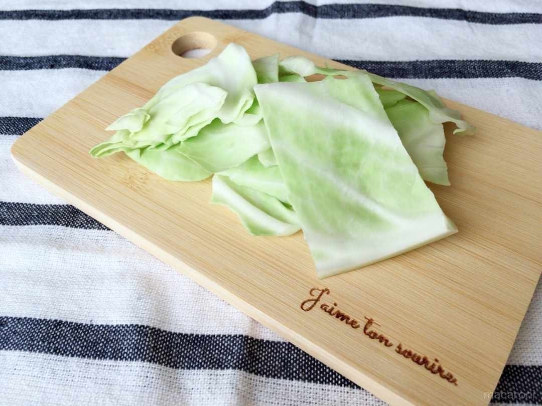 まるごとキャベツの目からウロコな切り方 千切りがラク!白くて固い芯を簡単に分けられる!便利な冷凍&冷蔵ストック作り。ゆるっとぴたっと