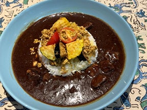 カレー店の倒産激増の影響 で「カフェカレー」が、「ブラックカレー」で再ブレイクする予感！2025年カレートレンド「ディープリッチ黒カレー」が急速に浸透！緊急でメディア限定で個別セミナーを開催！株式会社カレー総合研究所のプレスリリース