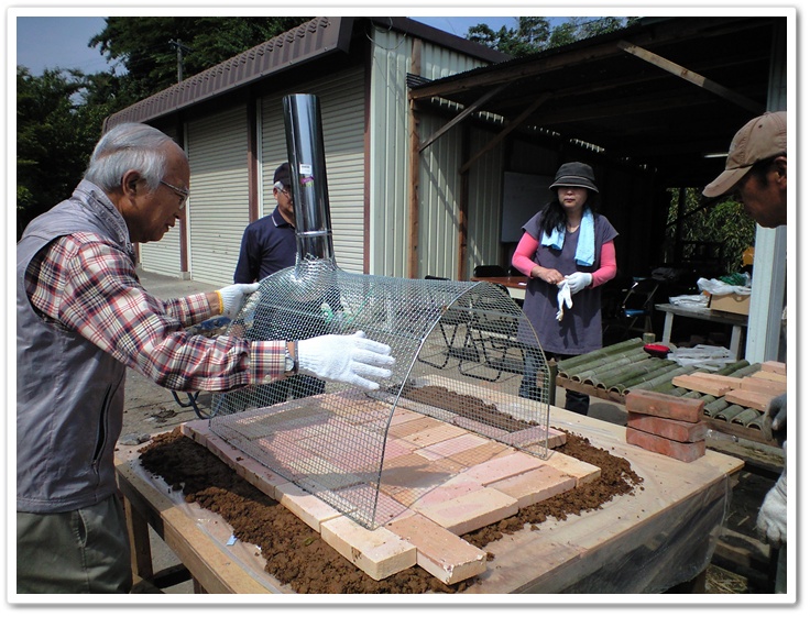 とってもカンタン ドーム型本格風ピザ窯制作 - YouTube