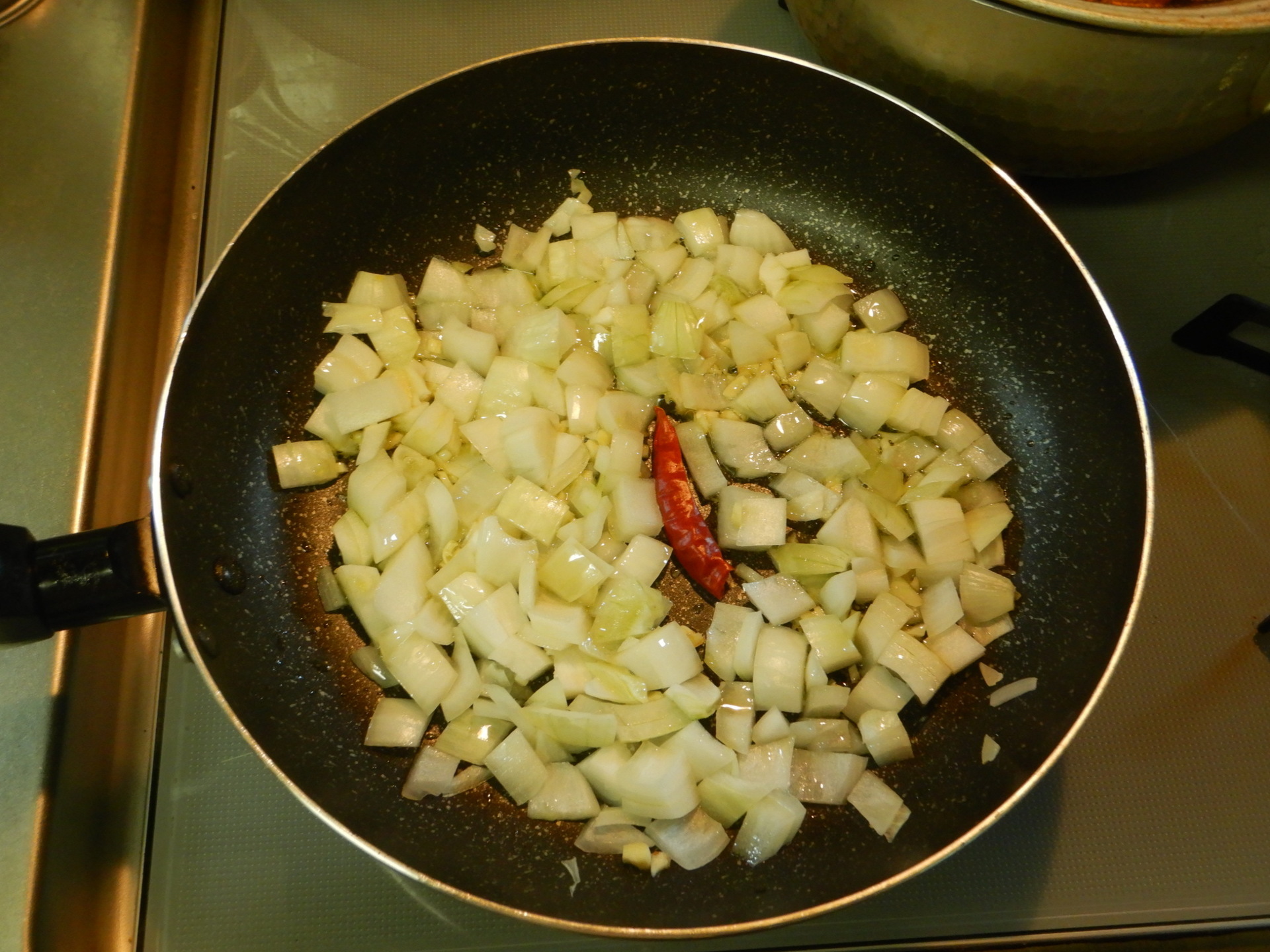 ライムスープラーメン』 メキシコのライムスープ「ソパ・デ・リマ」でラーメン作ってみました❕岩手県石黒農場さんのホロホロ鳥、舞茸、ホタテで出汁を取ったサッパリとしたスープ 新年会後の締めにでも是非食べに来てください！北出食堂での新年会、歓送迎会のご予約も