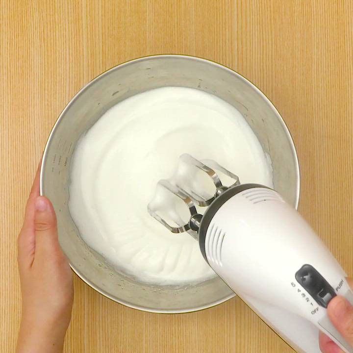 Amazon.co.jp :Amazon.co.jp 限定ヒロコーポレーション フワパティ ハンドミキサー ふわふわ 生クリーム ホイップメレンゲ 専用 超軽量530g スピード調節 簡単取り外し お菓子づくり ホワイト : ホーム&キッチン