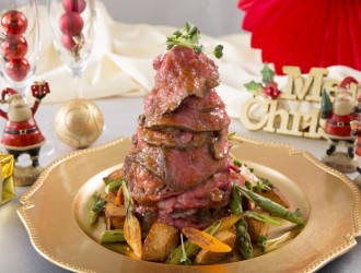 もうすぐクリスマス♪, クリスマスにおしゃれな盛り付けトライしませんか😊？, 誰でもできる＼ローストビーフの薔薇盛り⁣⁣⁣, ※再掲載, ⁣,今日の献立に！おすすめレシピをお届け中！👉 @nichireifresh, ーーー⁣⁣⁣, ごちそうメニューにぴったりのローストビーフ🥩,せっかくならおしゃれに盛りつけたい🥗, 誰でもできる美しい盛りつけ方を覚えてみませんか？, ーーー⁣⁣⁣,