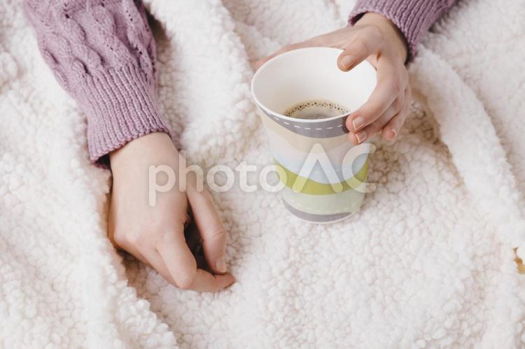 2ページ目マグカップを持つ手の写真素材写真素材なら「写真AC」無料 フリー ダウンロードOK