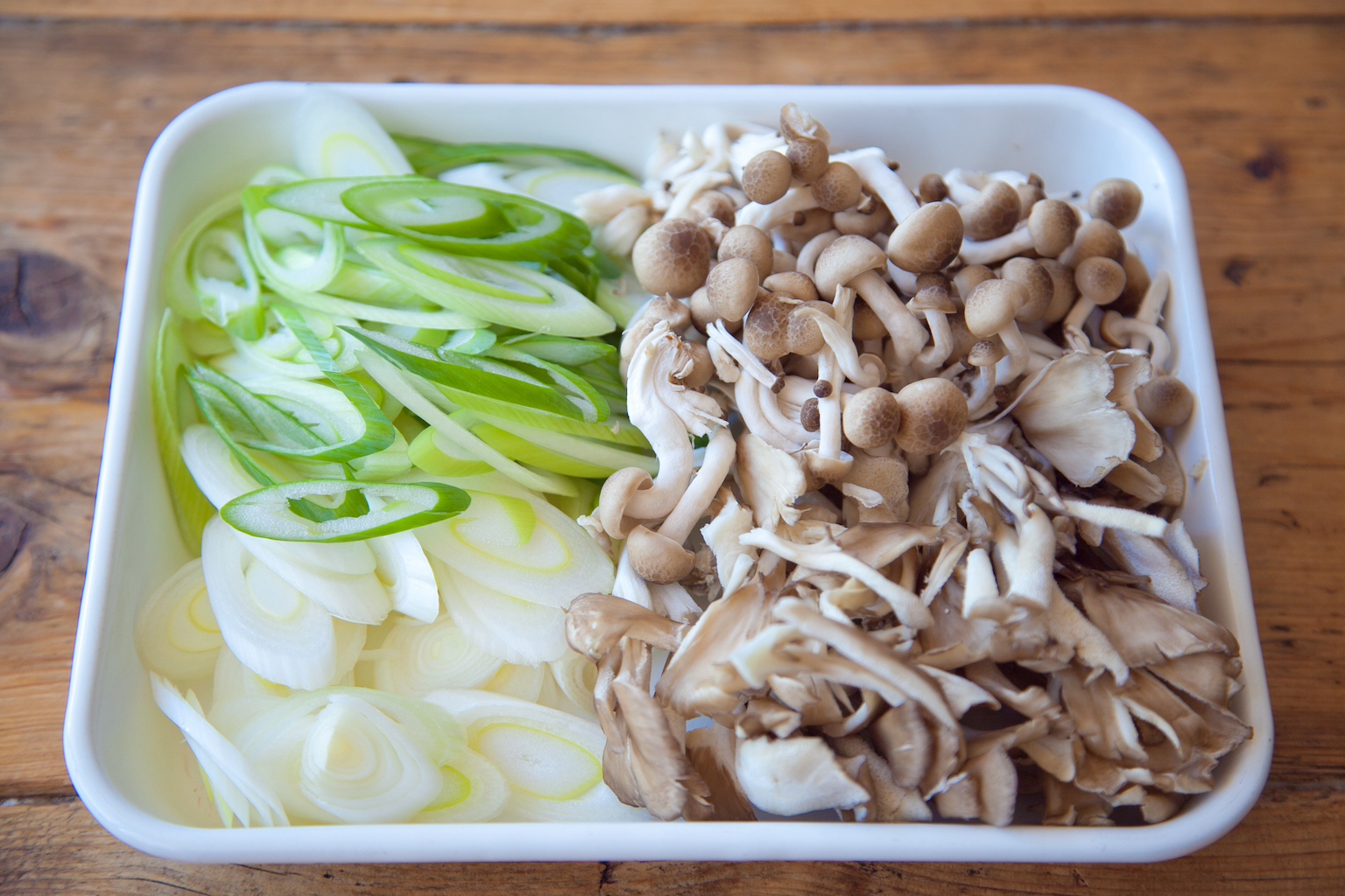 蒸し鶏コチュジャンタレ 長葱ピリ辛胡麻和え の献立。オリーブオイルの おいしい楽しい・キッチン大好き♪