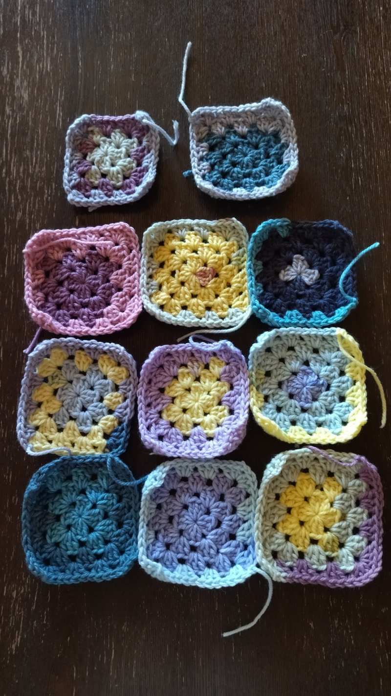 セリア毛糸ケーク1玉でかぎ針編みシニア犬コーギー お空組 と元保護犬日本スピッツの日々