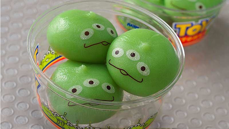 ディズニーランドの食べ歩きおすすめフード10選！食べ歩きに便利なグッズも紹介 - 僕と妻と息子とディズニ