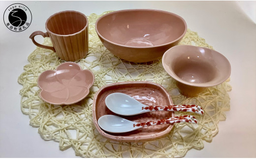 美味しい天ぷらの盛り合わせ✨ サクサクの食感がたまりません!🍤 新鮮なイチゴも添えられていて、甘さが口の中で広がります🍓 どのお料理も美しく盛り付けられていて、目でも楽しめました👀特別なひとときにぴったり