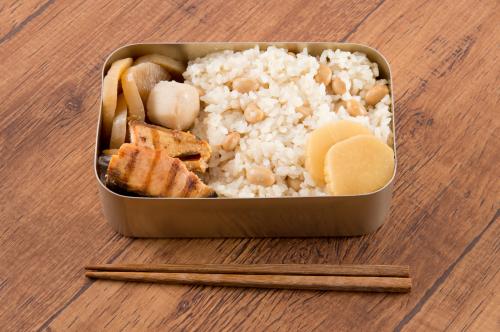 昭和の温かさと哀愁漂うお弁当が逆に新鮮。「 金曜日は昭和弁」をチェック！おうちごはん