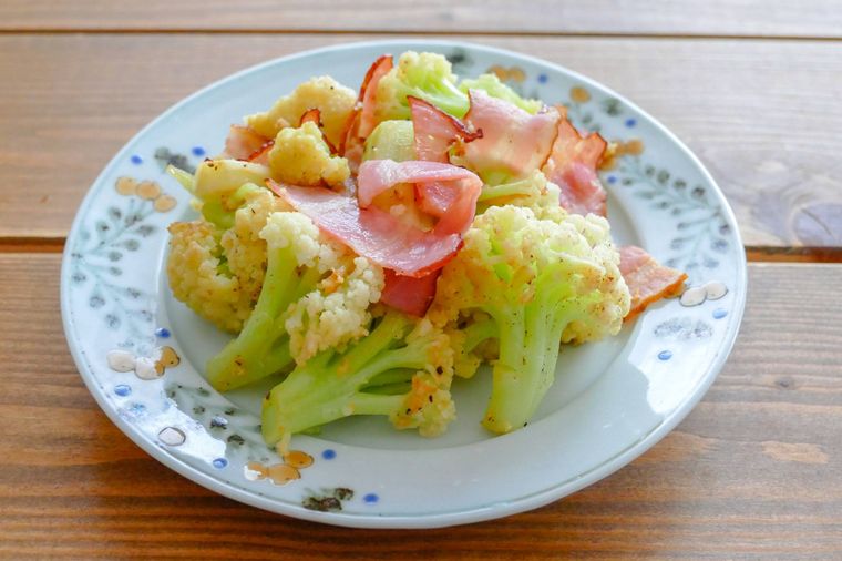 カリフラワーは電子レンジで加熱できる！基本の茹で方やコツも紹介！食・料理オリーブオイルをひとまわし