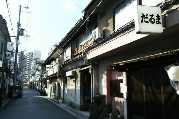 かつての飛田新地で働いていた風俗嬢の特徴｜笑ってトラベル：海外風俗の夜遊び情報サイト