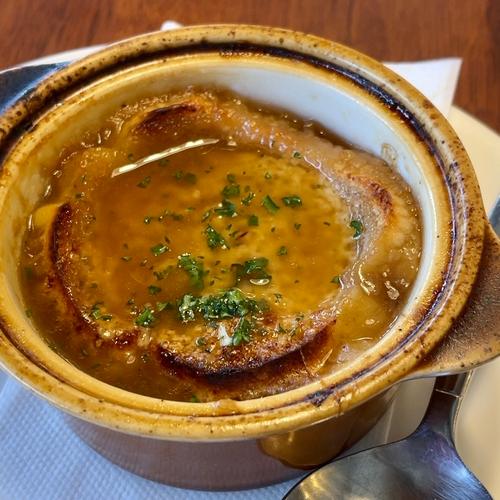 業界初！テイクアウト型オニオングラタンスープ専門店「アワタマ スタンド」が原宿にオープン - ファッションプレス