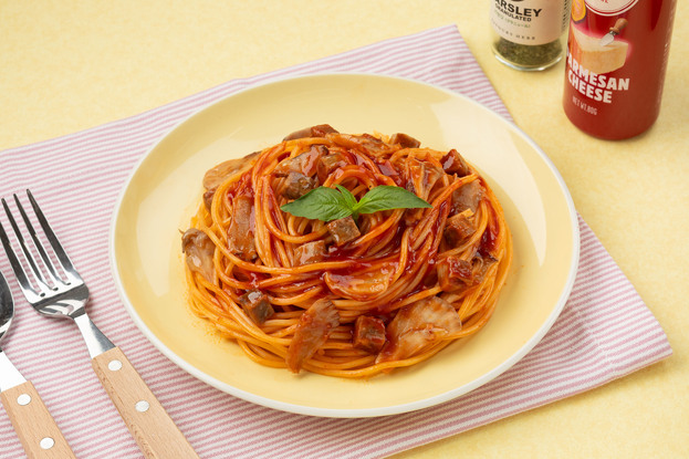 豚肉とキノコのトマトソースパスタ