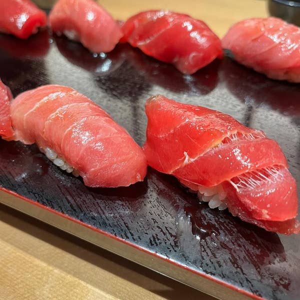 楽天市場ます寿司屋ヒロ助 サス カジキマグロ 昆布〆の押し寿司6個入 各個包装 折箱入 富山のごちそうお取り寄せグルメ : ます寿司屋ヒロ助