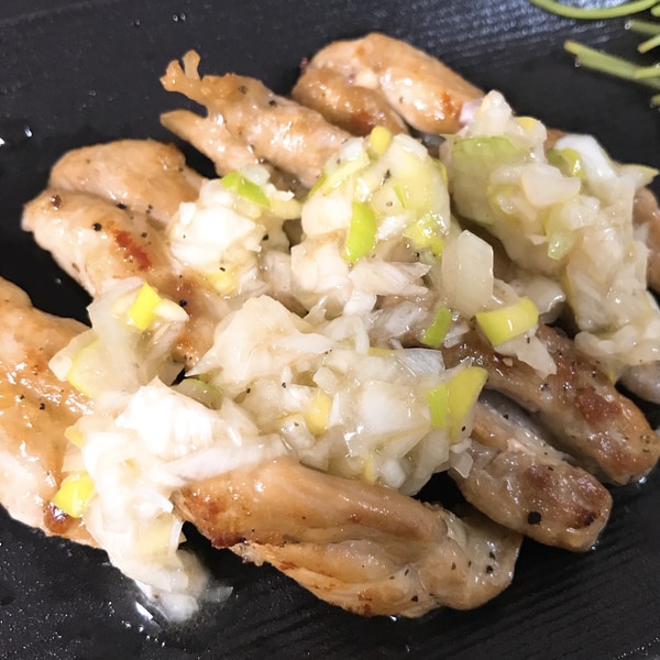焼鳥屋の爆発的人気メニュー！せせりポン酢ネギまみれ