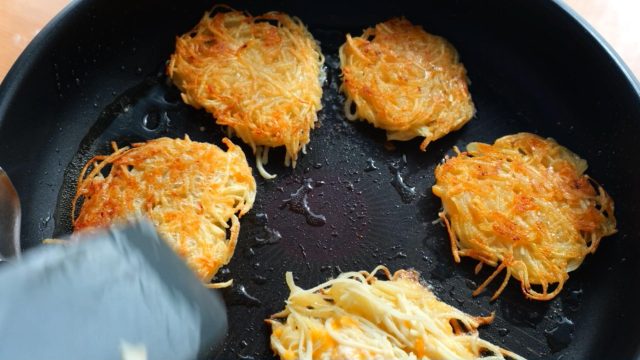 フライパン一つで簡単ハッシュドポテト by シュハリクックパッド簡単おいしいみんなのレシピが392万品