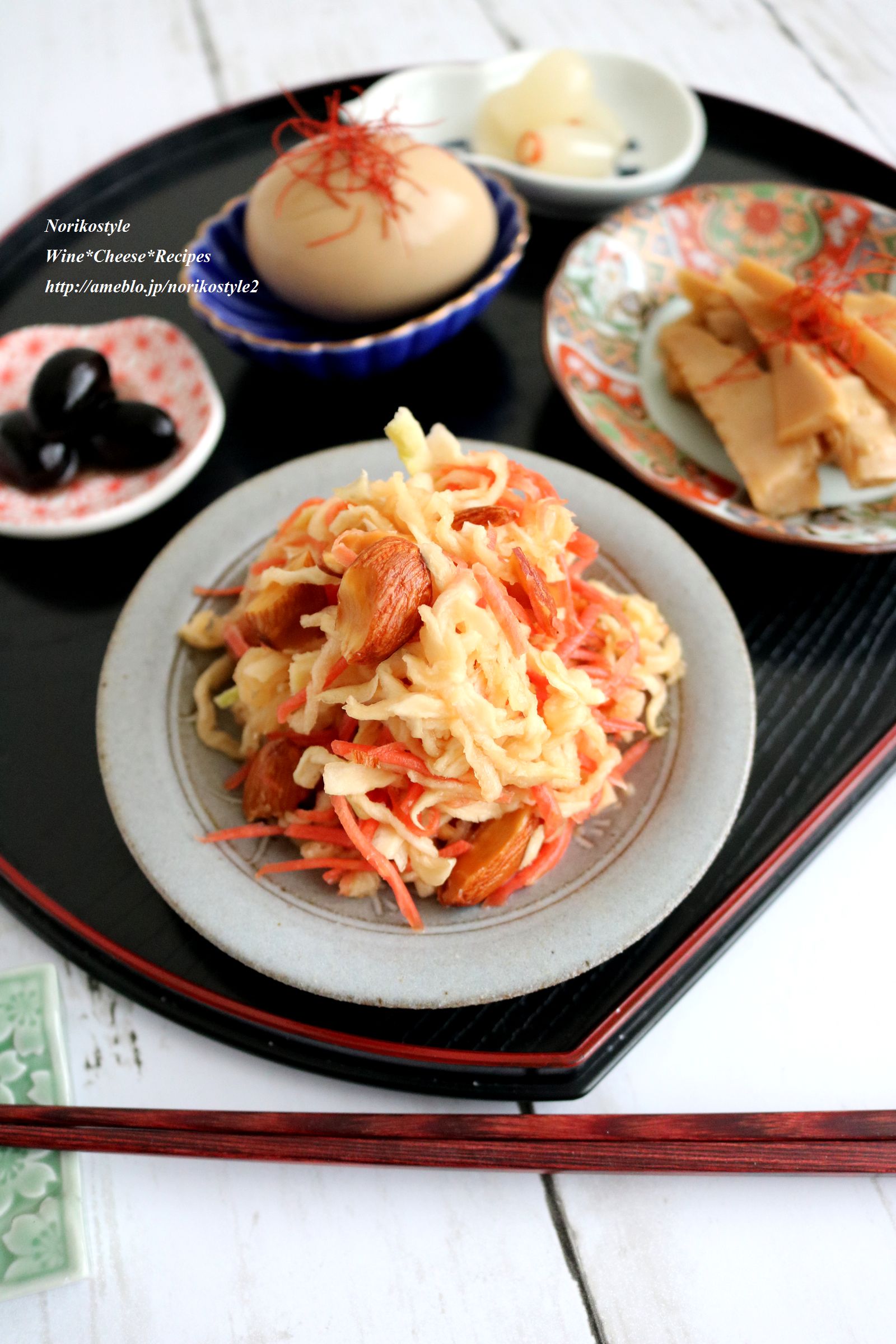 カブトムシの幼虫弁当を作ってみたよ✨ そぼろで土を再現して、白米と海苔で幼虫をイメージ♡ ちょっぴりリアルだけど 子どもは大喜び😂✨ ・成虫も作ったから投稿楽しみにしててね😆 ‐‐‐‐‐‐‐‐‐‐‐‐‐‐‐‐‐‐‐‐‐‐‐‐‐‐‐‐‐‐‐‐‐‐‐‐‐‐‐‐‐‐‐‐‐‐‐‐‐‐ ・100均グッズと作り置きで