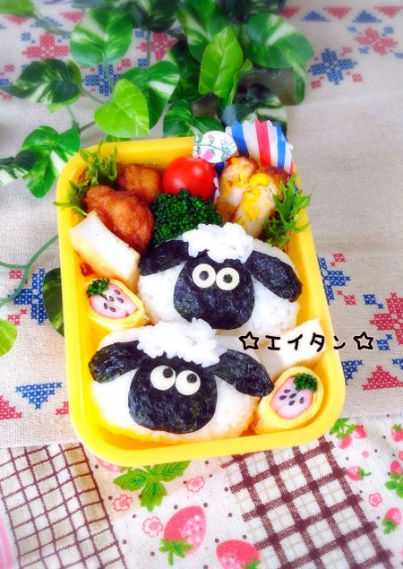 お弁当に かわいいパンダおにぎり