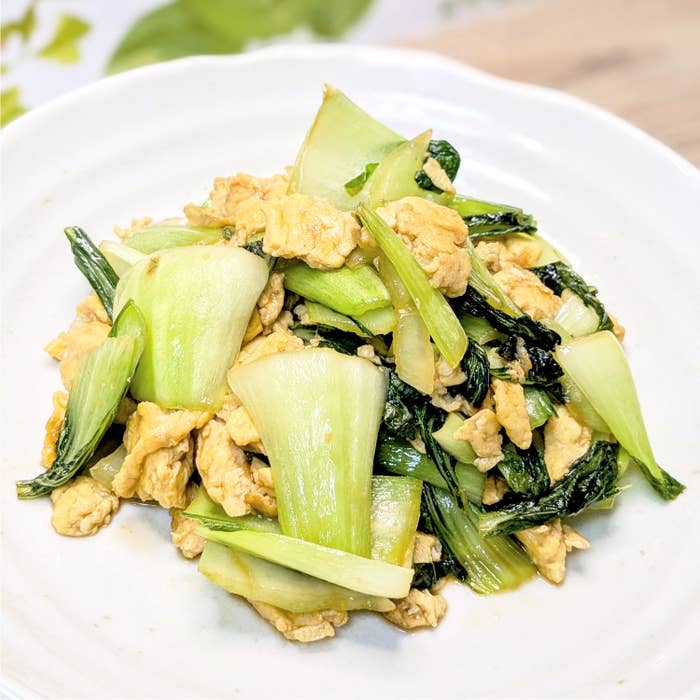 トマトと卵のオイスターソース炒めの献立 副菜：チンゲン菜のコチュジャンあえ、汁物：酸辣湯 献立・メニュー 味の素パーク たべる楽しさを、もっと