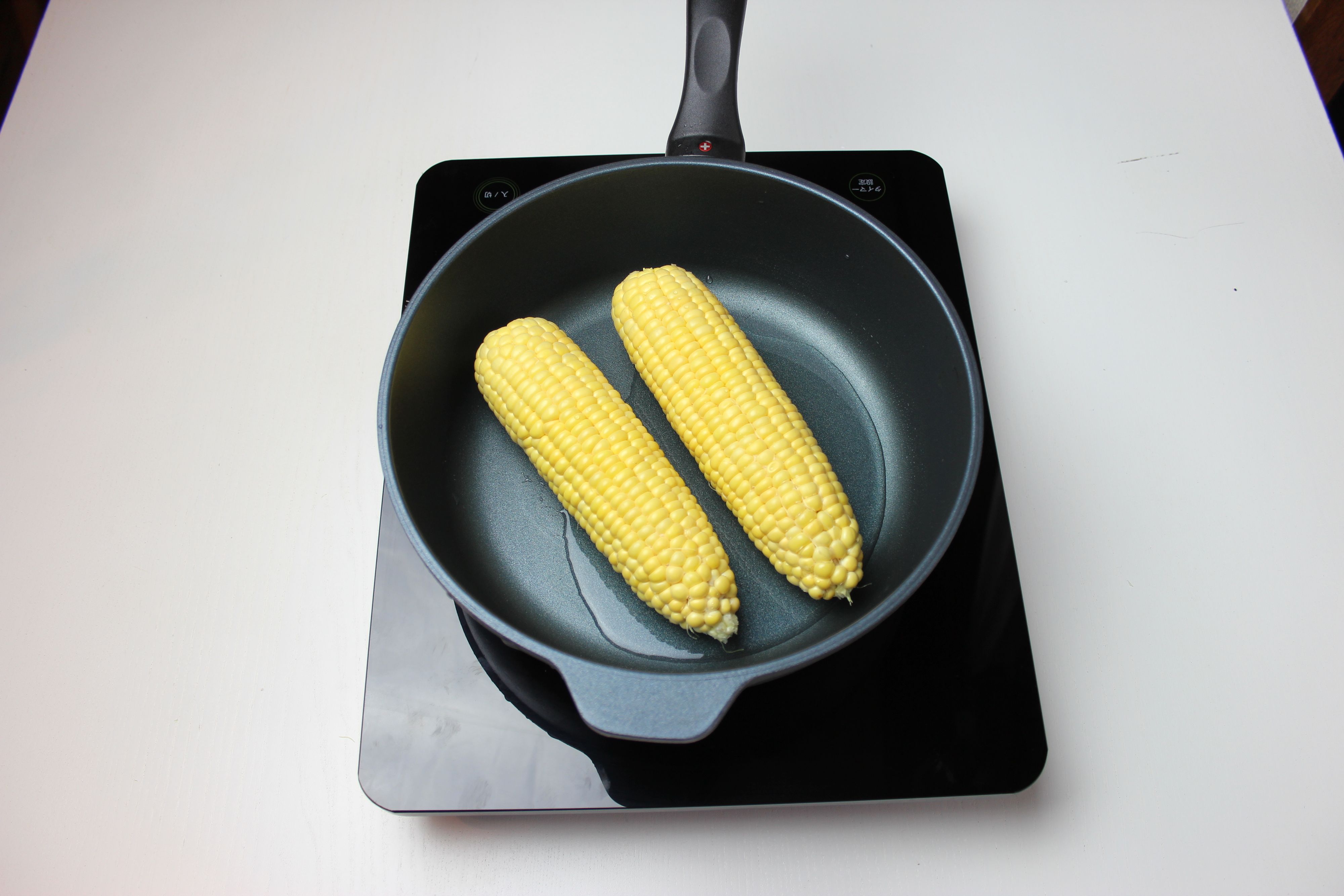 基本 とうもろこしのゆで方。甘さを120%引き出すには、水から皮付き&時間をかけて加熱が正解