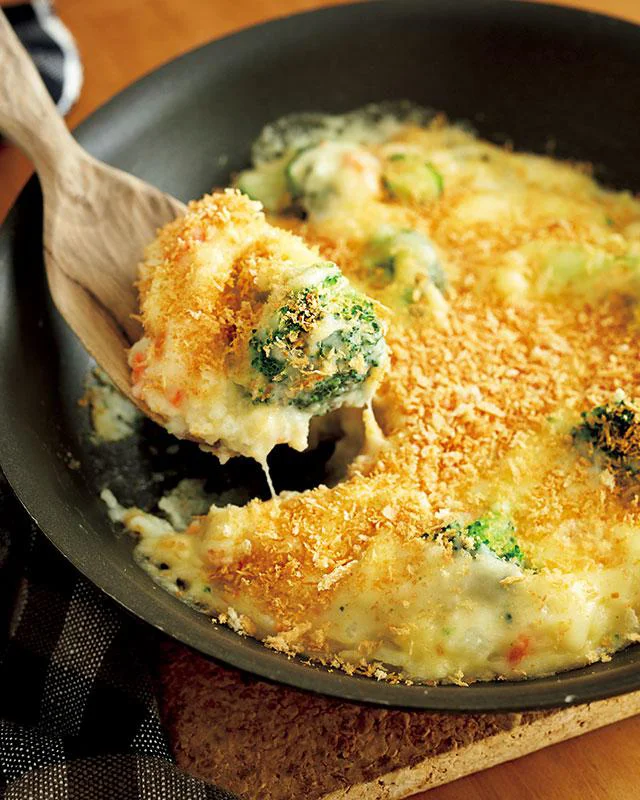 鮭のポテトサラダのせチーズ焼き・しものさんの小松菜のソテー添えスーパーマーケット サンプラザ