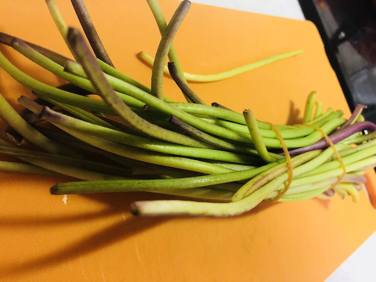 芋のつるの下処理