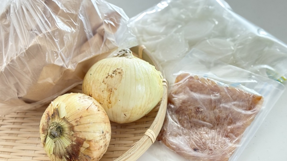 新玉ねぎの保存 冷蔵なら茶色い薄皮は剥いておく⁉冷凍しても生食できる⁉冷凍で加熱時間が短縮⁉『あたらしい日日』こんな時代のニューノーマルな暮らし方。食と農、生活情報をお届けします