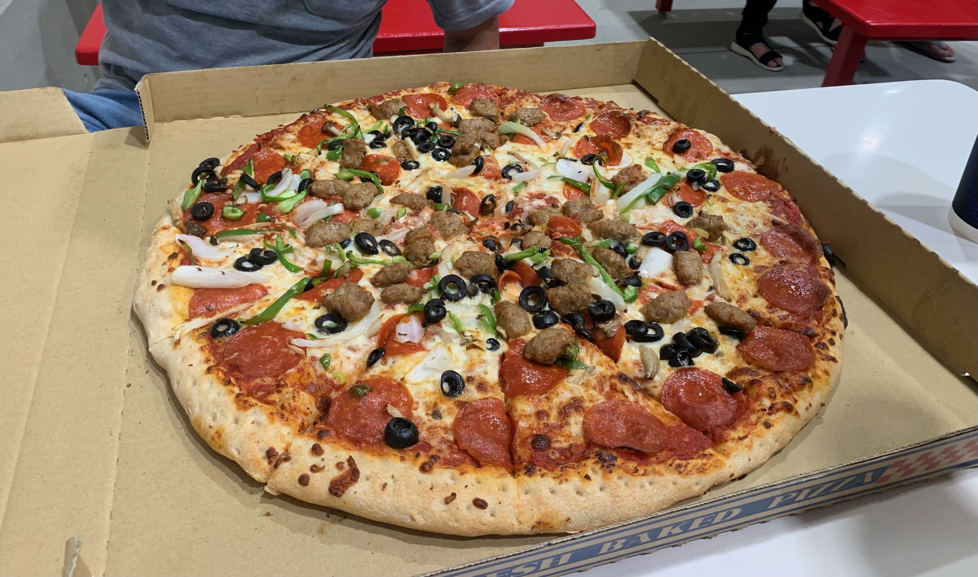 コストコの巨大ピザを食べよう