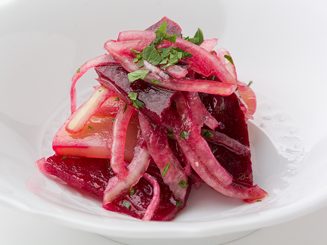 イチジクとビーツと生ハムのサラダ