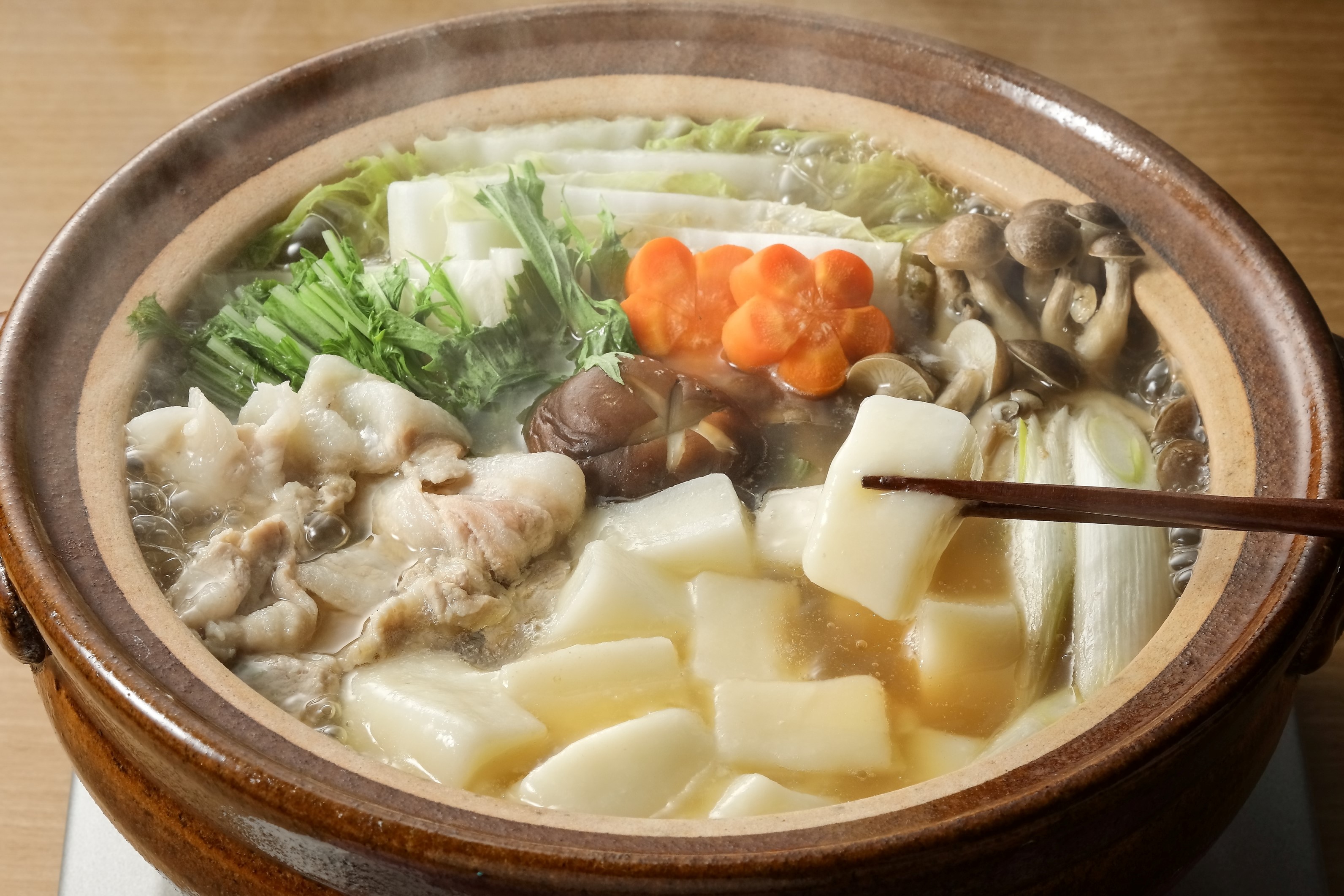 餅入り丸鶏生姜スープ