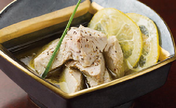 切り身の刺身でかんたん!\薬味がどっさり! カツオの土佐造り