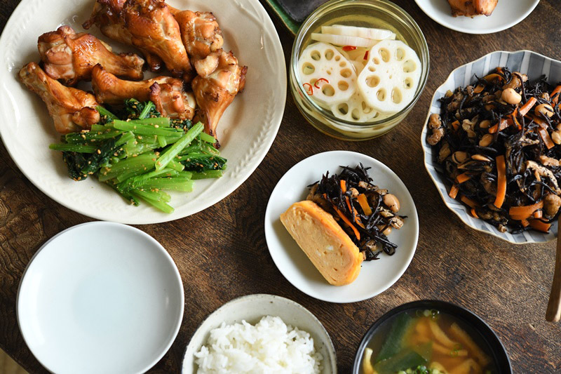 本格冷や汁の献立 主菜：だし巻き卵、副菜：なすの揚げ焼き 献立・メニュー 味の素パーク たべる楽しさを、もっと