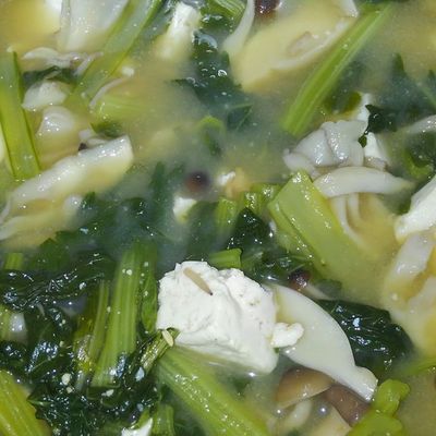 小松菜と油揚げとしめじのお味噌汁