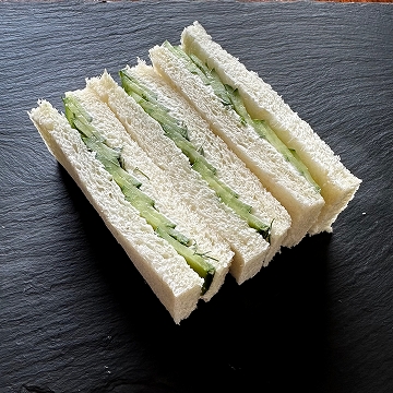 春のアフタヌーンティー②きゅうりのサンドイッチ吉川文子 KOUGLOF 菓子研究家 オイルで作るお菓子