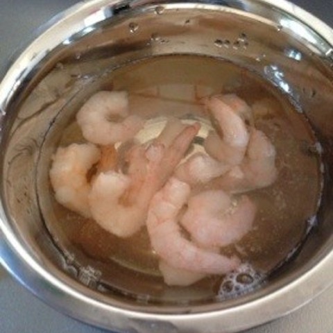 エビの冷凍保存 下処理で臭み解消！塩水解凍テクも紹介！ほほえみごはん-冷凍で食を豊かに-ニチレイフーズ