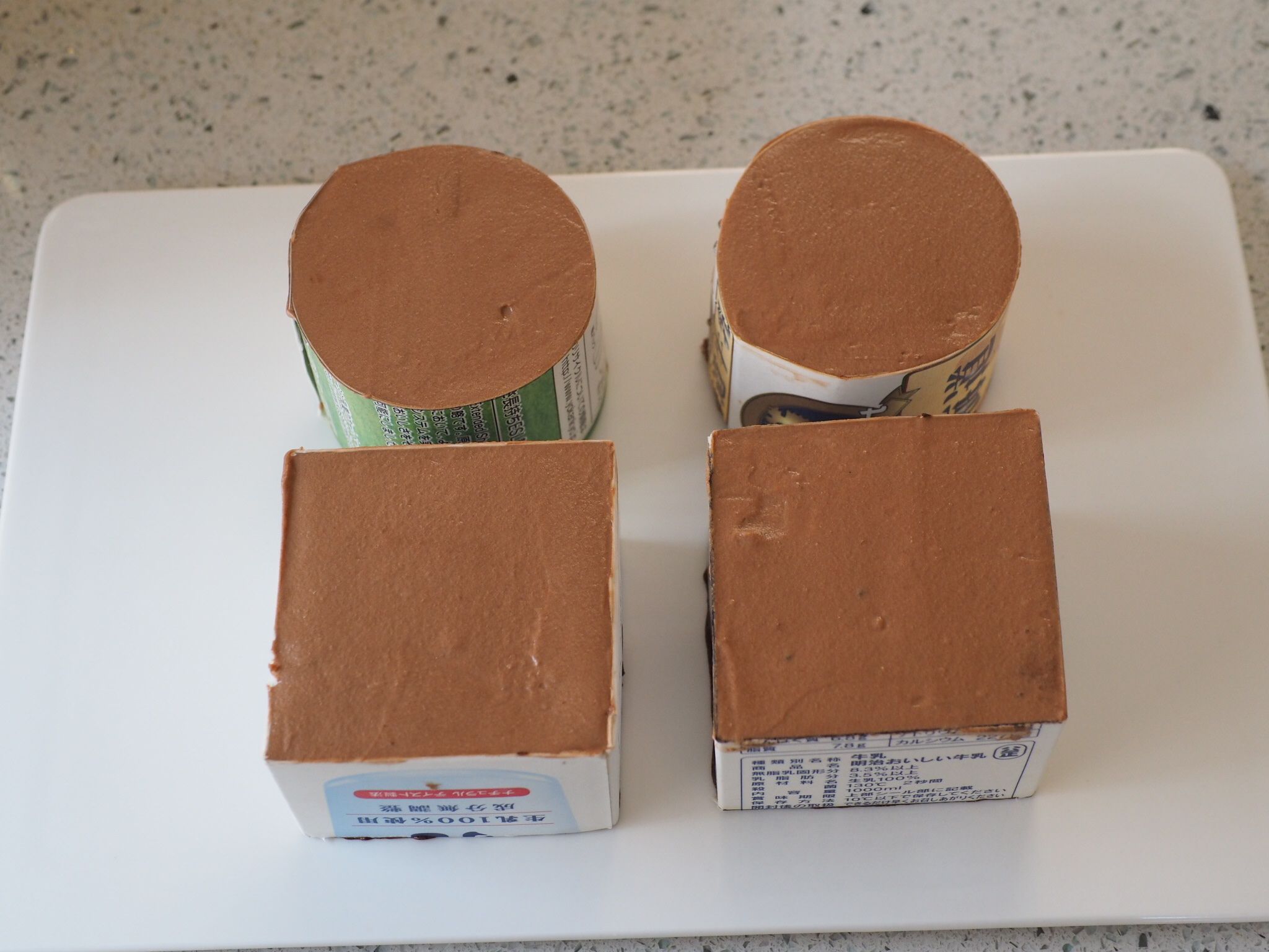 丸ごと 牛乳パックでつくるチョコムースがインパクトMAXすぎる～! - 「トゥルン!ってさせたい」「やるしかない」とワクワク! - ライブドアニュース