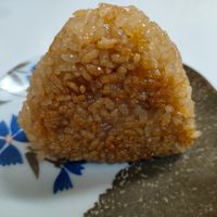 絶品焼きおにぎりの作り方レシピ フライパンで簡単にできる醤油焼きおにぎり！作り置きやお弁当にもウーマンエキサイト