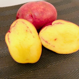 赤いじゃがいもがひそかに人気!? 品種別の特徴とおすすめ食べ方を紹介 - macaroni