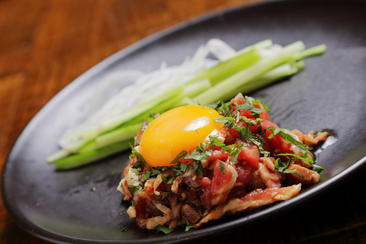 ユッケ タレ付き 新鮮な馬ユッケで贅沢な味わいをお楽しみ美味しいユッケタレ付き - 熊本馬刺し通販専門店 馬たらし公式オンラインショップ