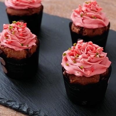 たくさん作っておすそ分けもできる♪バレンタインに贈りたいカップケーキキナリノ