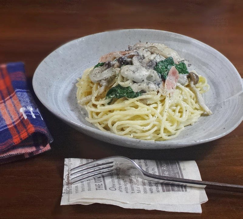 yayoi共働きのおうちごはん牡蠣好気必見!絶品海苔クリームパスタ🦪 昔どこかのお店で海苔クリームパスタを食べたんだけどそれがとても美味しかったのでお家でも作ってみました◎ 海苔クリームってことで具は磯感がある牡蠣にしてみた! 牡蠣をバターで焼いて、火が