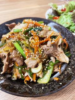 豚小間切れ肉で作る！焼き肉のタレで味付け簡単♪ごはんが進む「超お手軽チャプチェ」レシピサンキュ