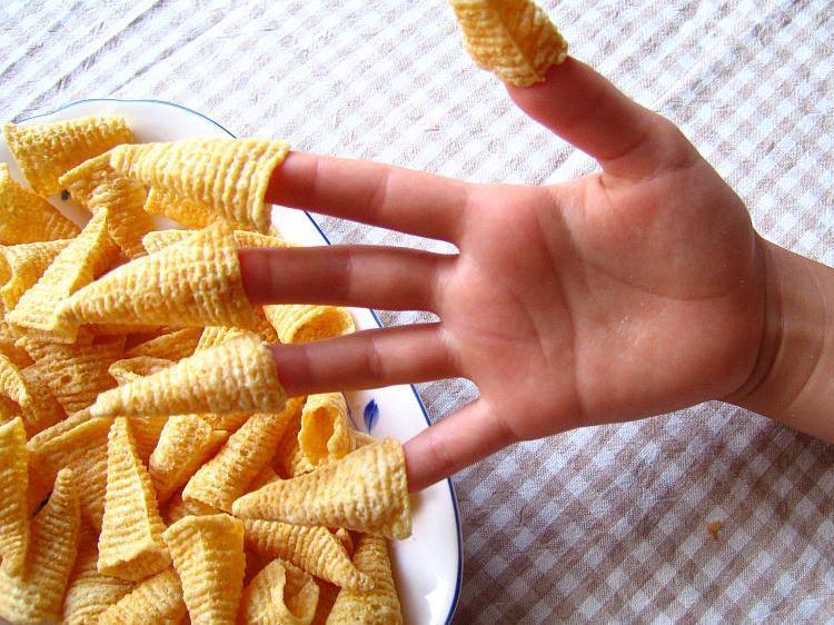 とんがりコーンを指に装着」を自動化してスタイリッシュに :: デイリーポータルZ